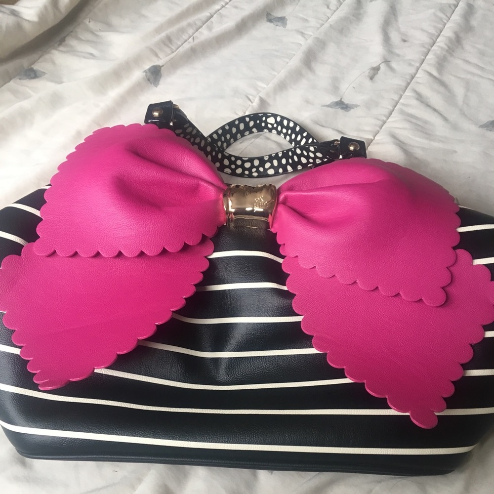 Like new Betsey Johnson pink bow handbag.